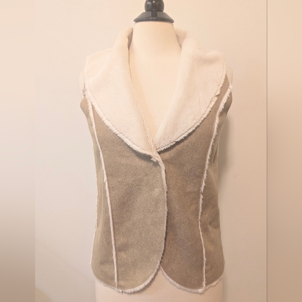 Olive & Oak Women's Tan Faux Leather Shearling Vest Women's Size Small